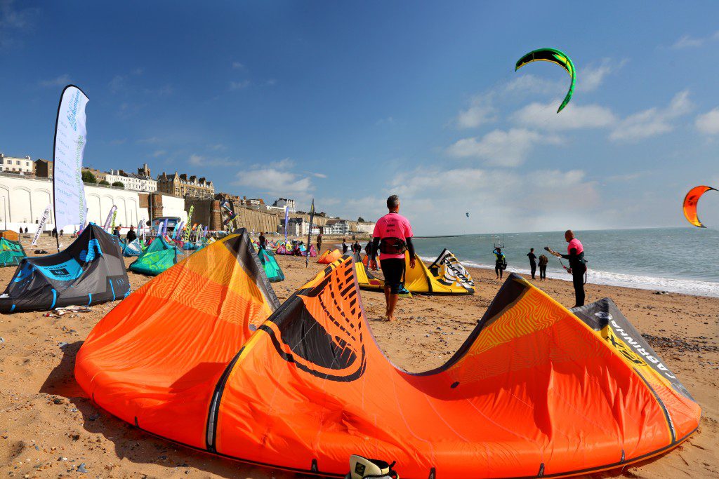 Kite surfer kites on the beach